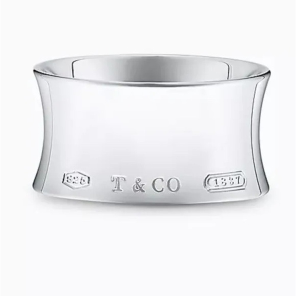 Tiffany & Co. Women’s ring Beautiful 100% Genuine See Pictures. Size 7 1/4